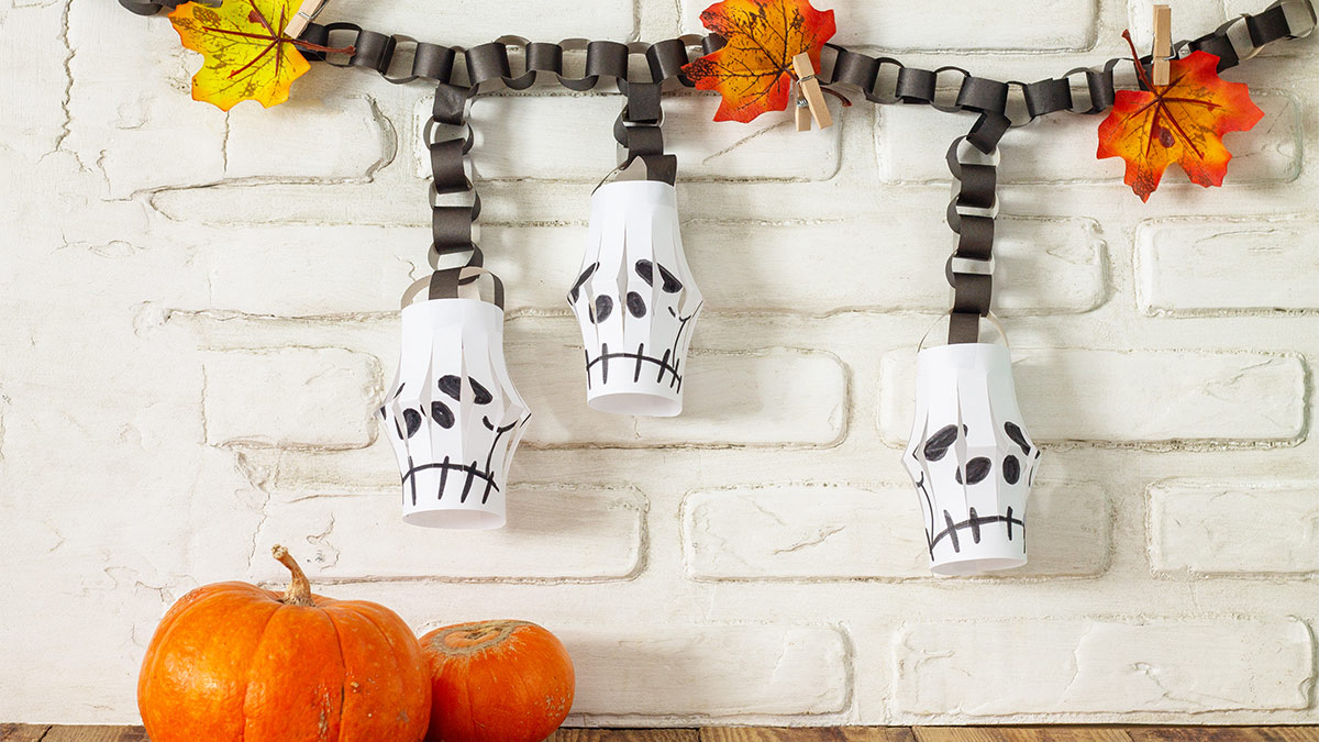 Halloween Ghastly Gallery Walls Decor