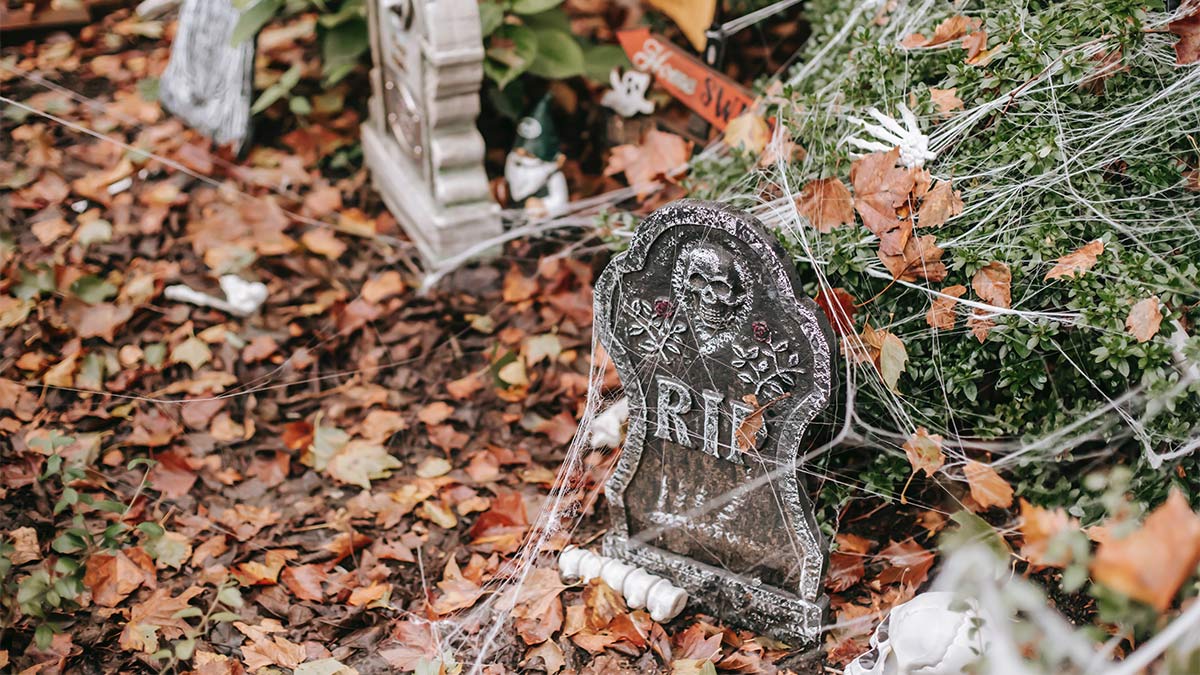 Halloween Graveyard Garden