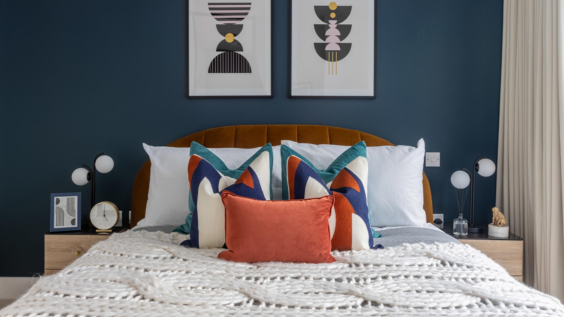 London Square Croydon bedroom