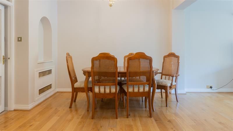 Traditional Wood Dining Table and Chairs