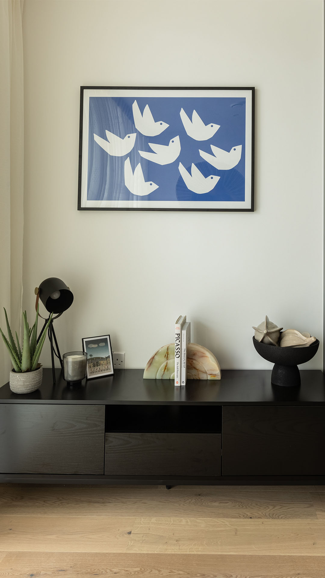 Wall art, Picasso 'Doves' in modern interior