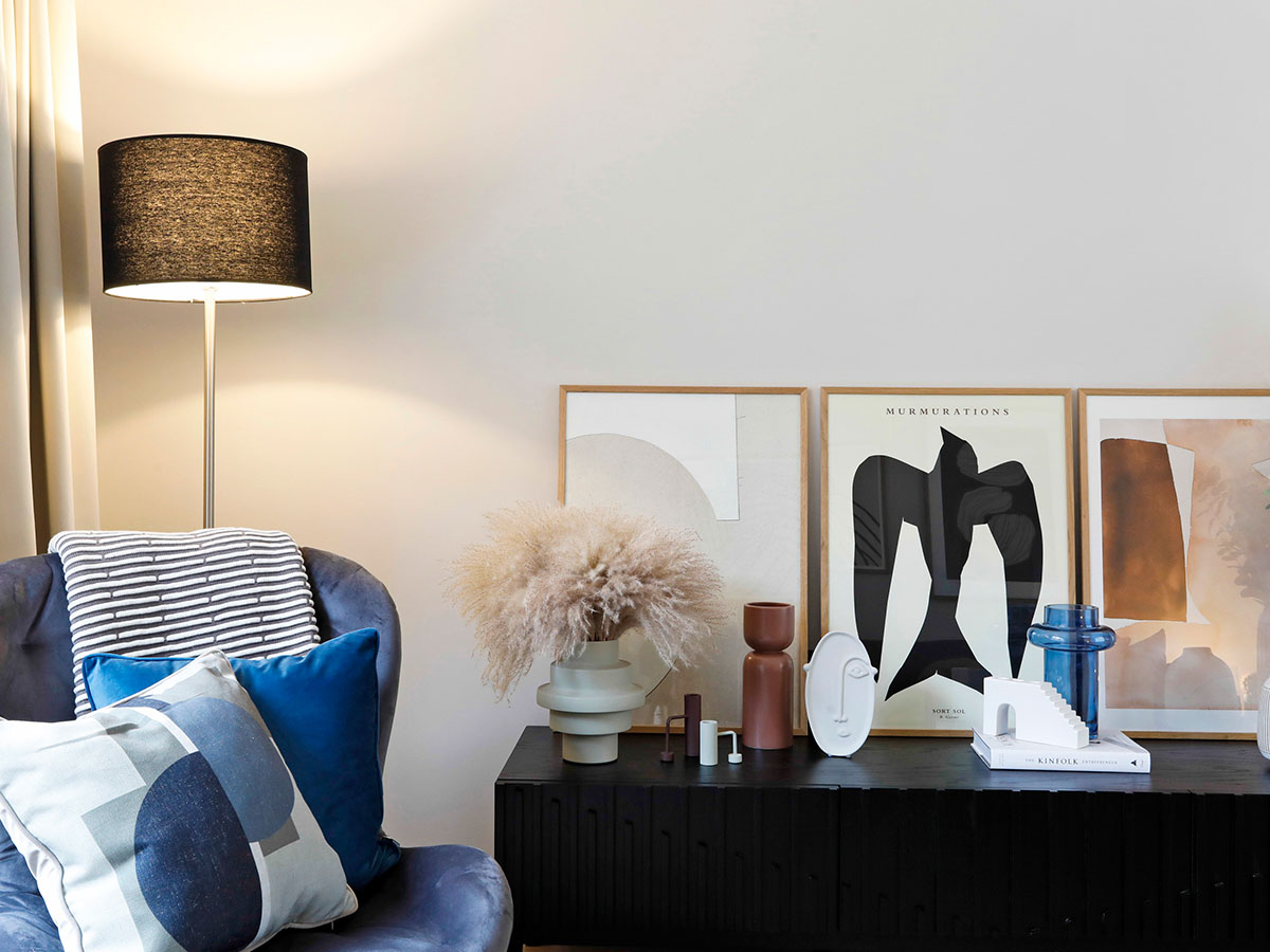 Open-plan-living-and-dining-area-with-neutral-furnishings