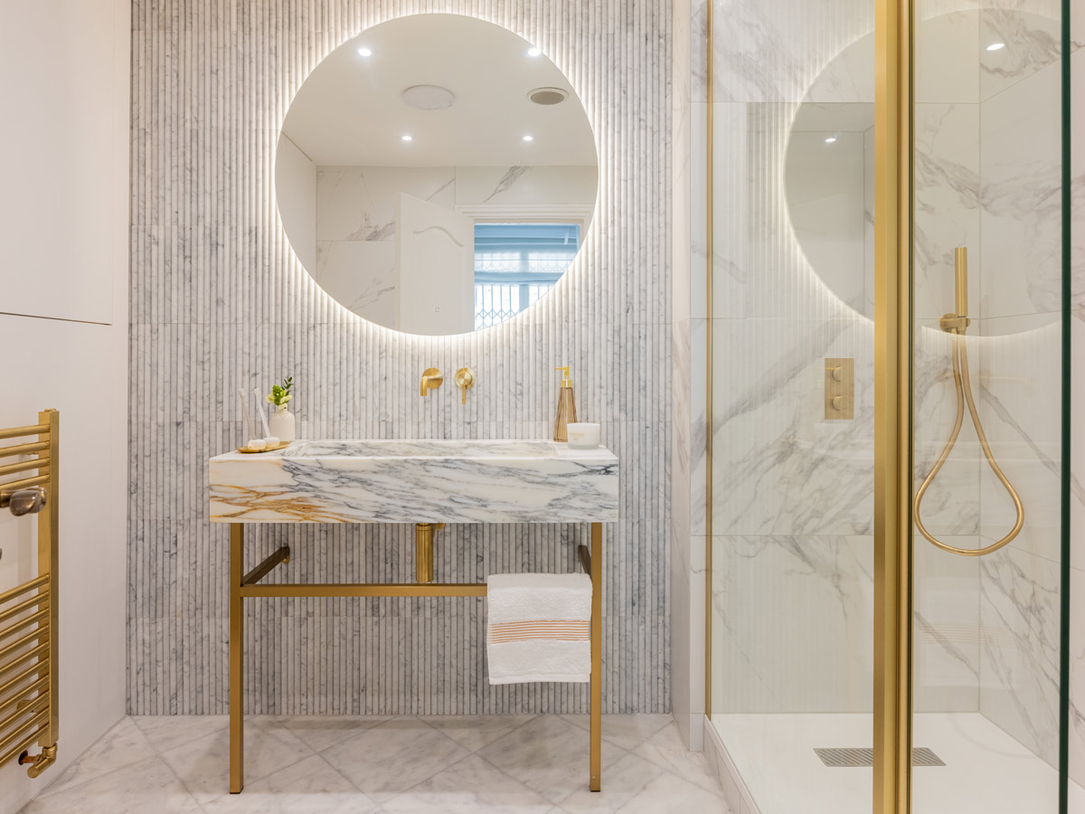 <Refurbishment & Renovation