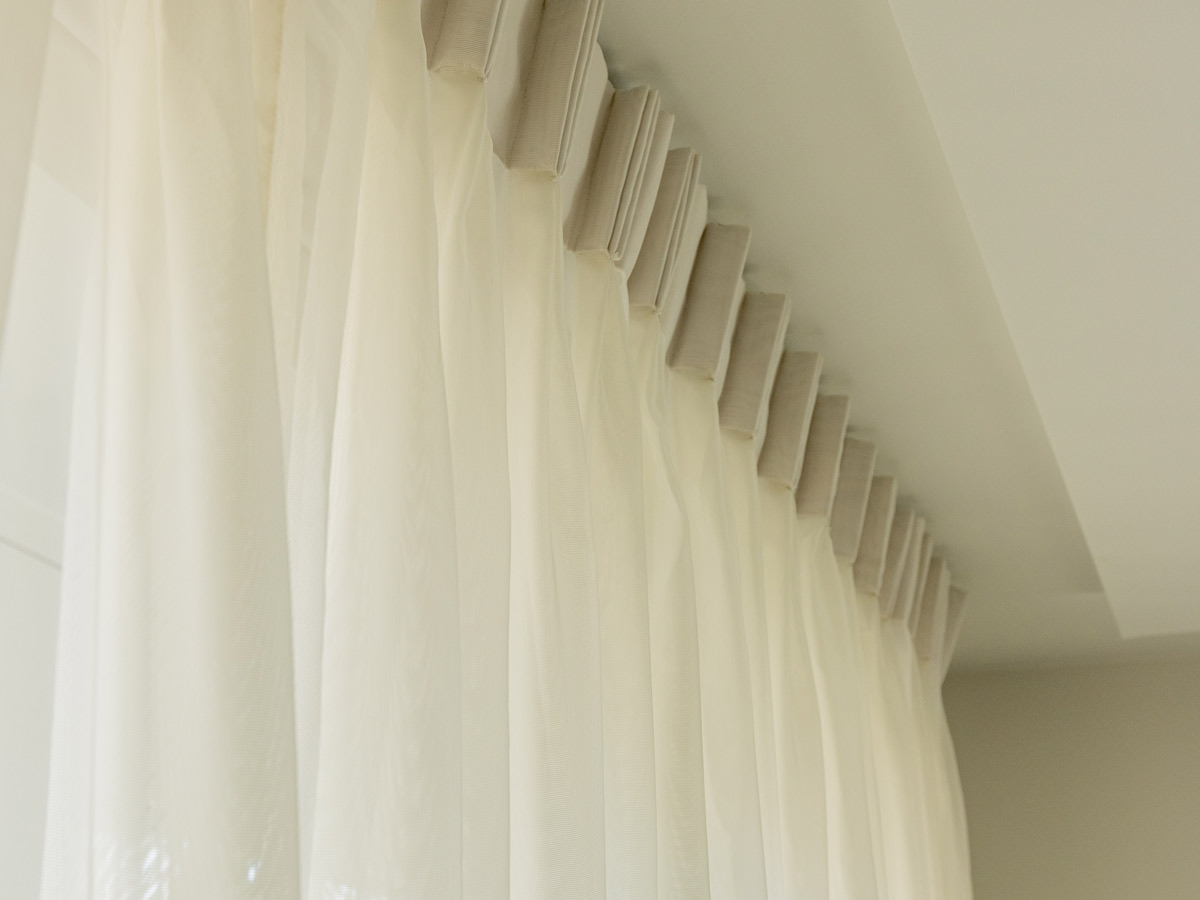 <Window Dressings