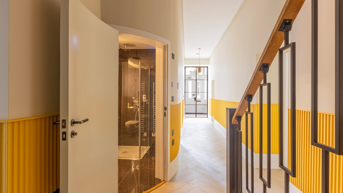 <Refurbishment & Renovation