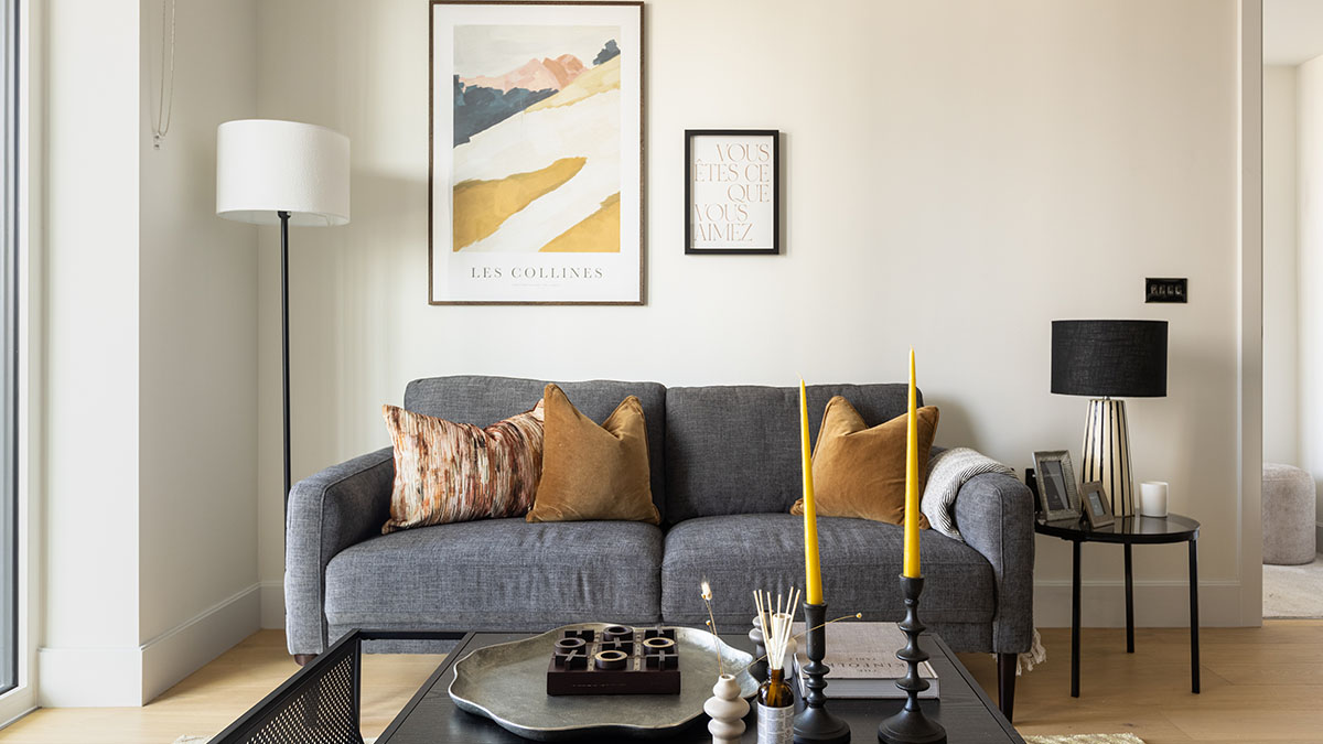 Small apartment furnishing in W2 with space optimization and smart furniture layout