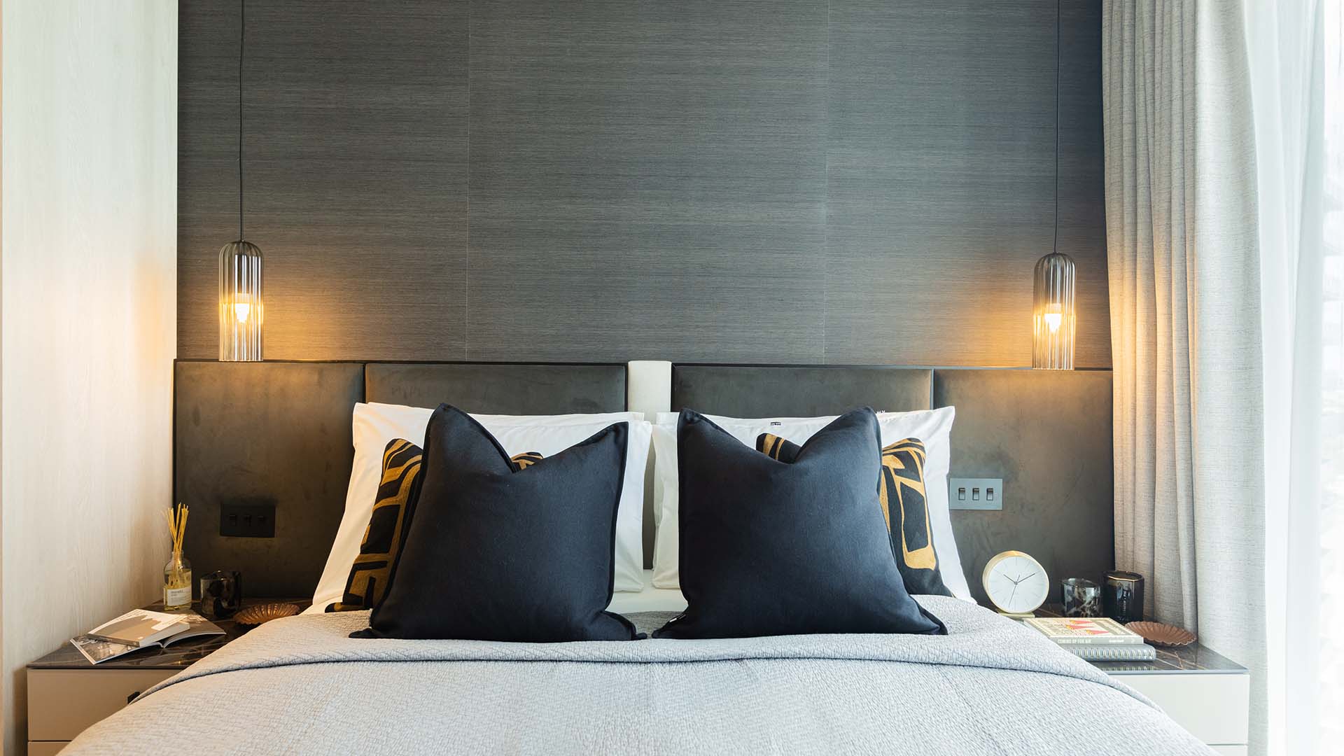 symmetrical-bedroom-design-with-pendant-lights