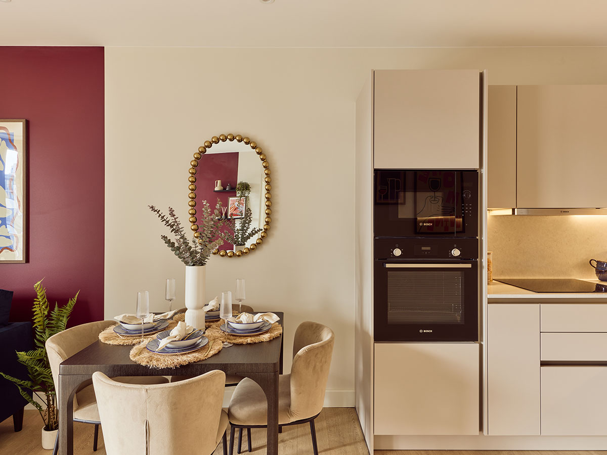 Professionally Furnished London Flat Interior | InStyle Direct Dining Kitchen