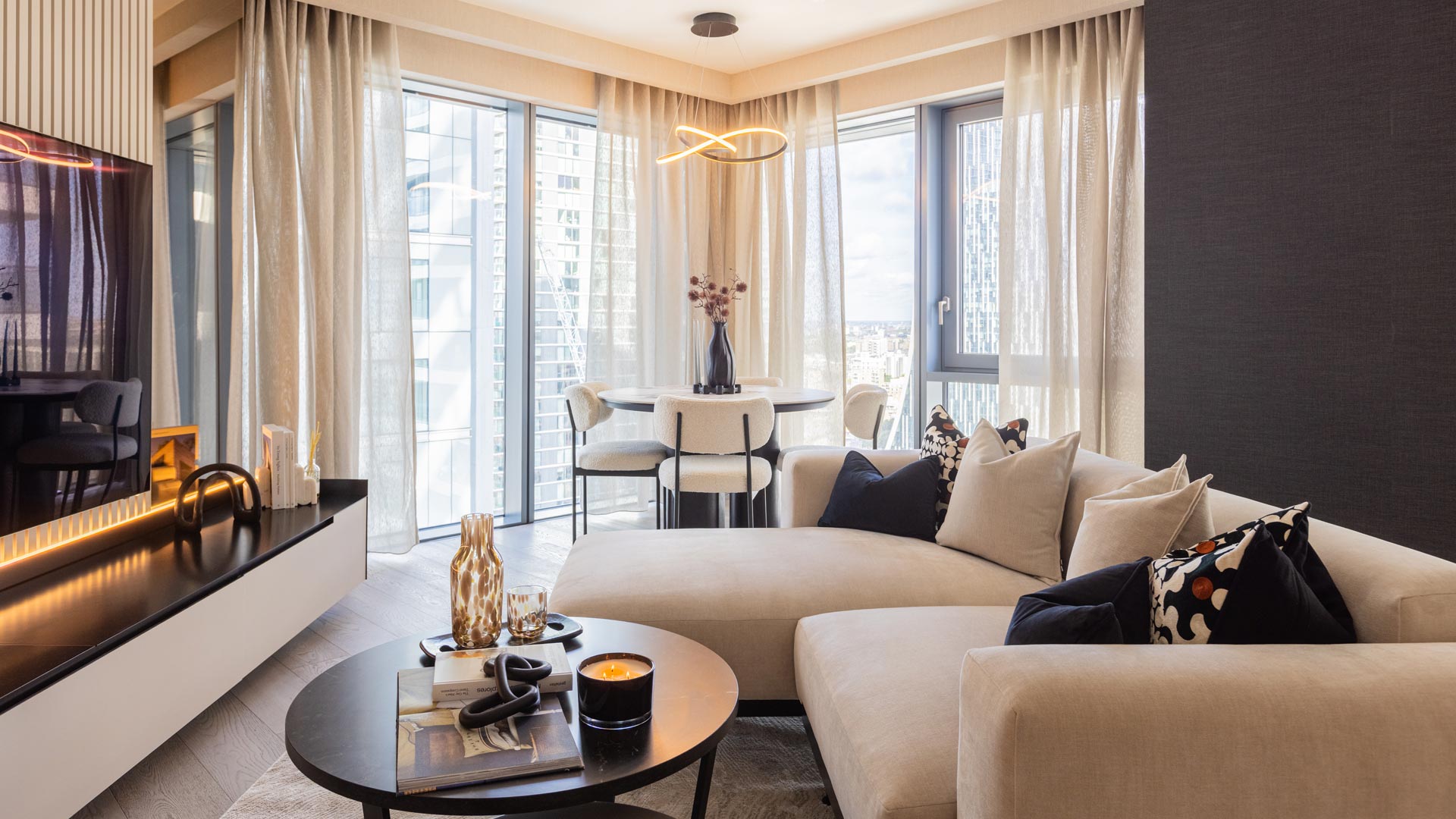 luxury-corner-apartment-living-room-with-city-views-aspen