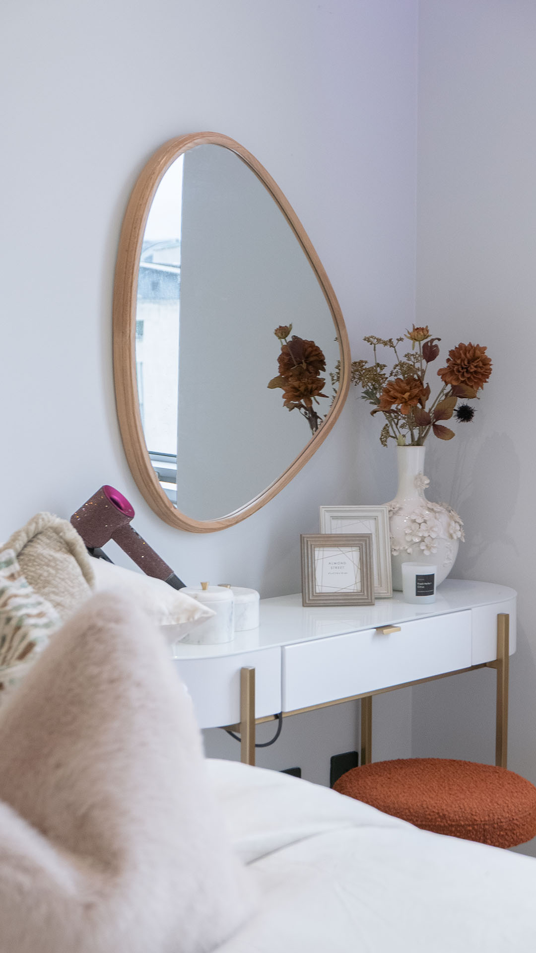 Luxury vanity and dressing area for rental property staging. Key for attracting high-quality tenants in London